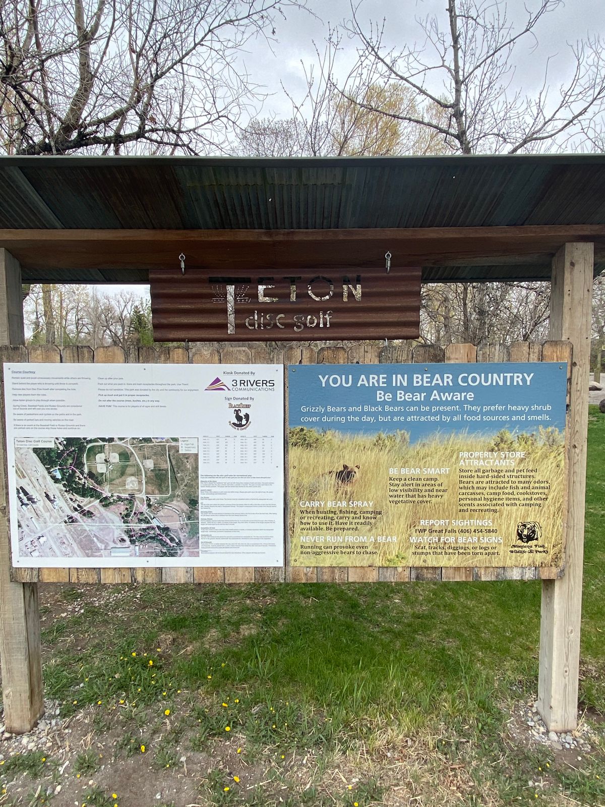 Has a well designed sign board