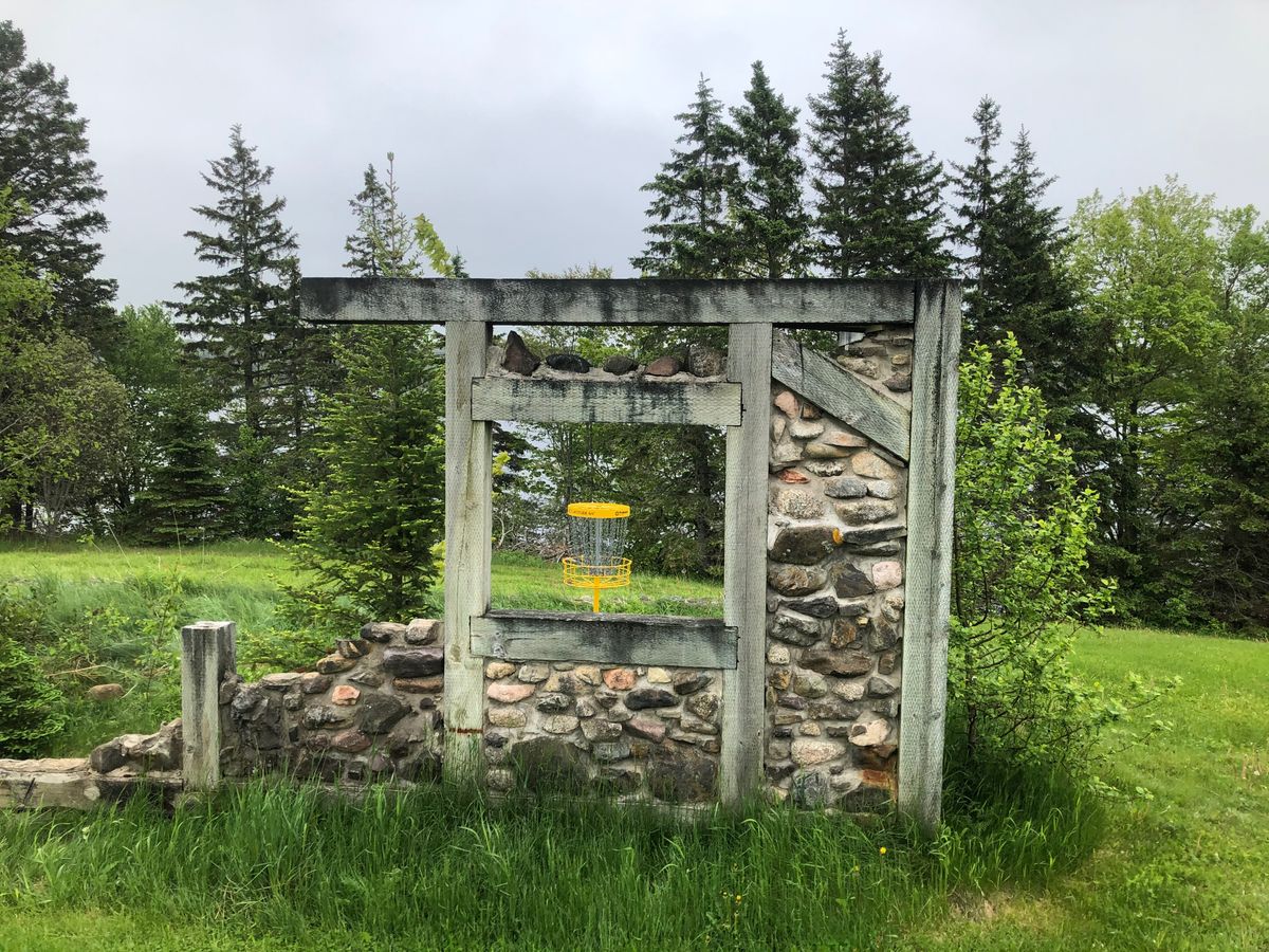 ‘Framed’ hole 4