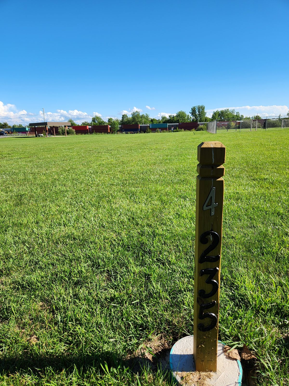 Hole 4 - 235ft - Mando left of dog park; inside dog park play as OB