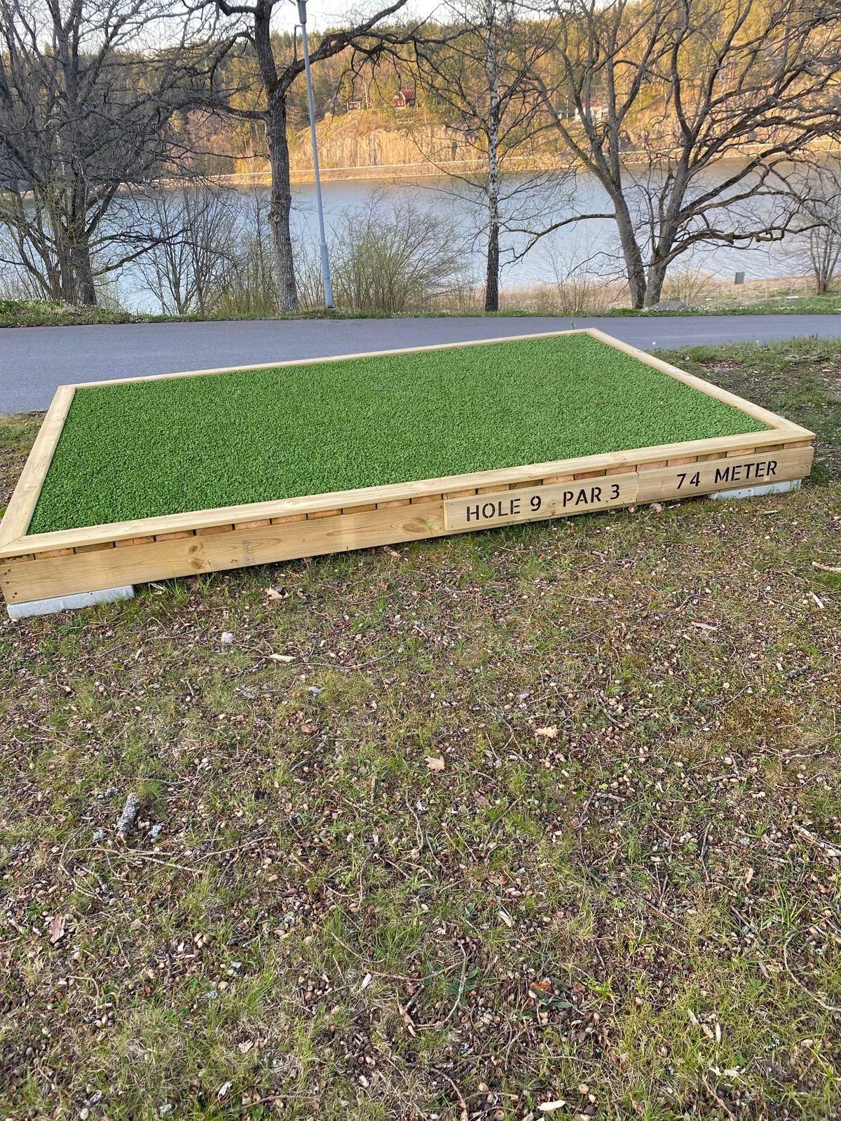 Bana 9 tydlig info på tee.