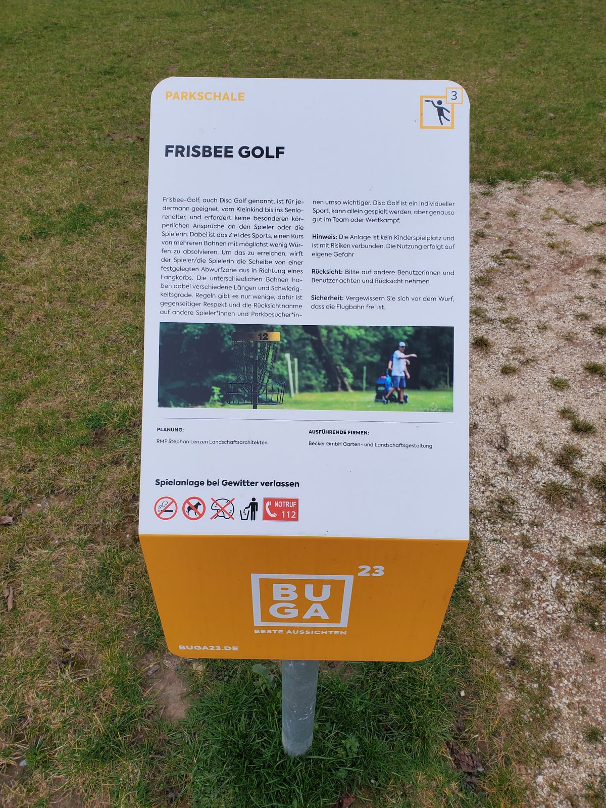 Infoschild an Bahn 1