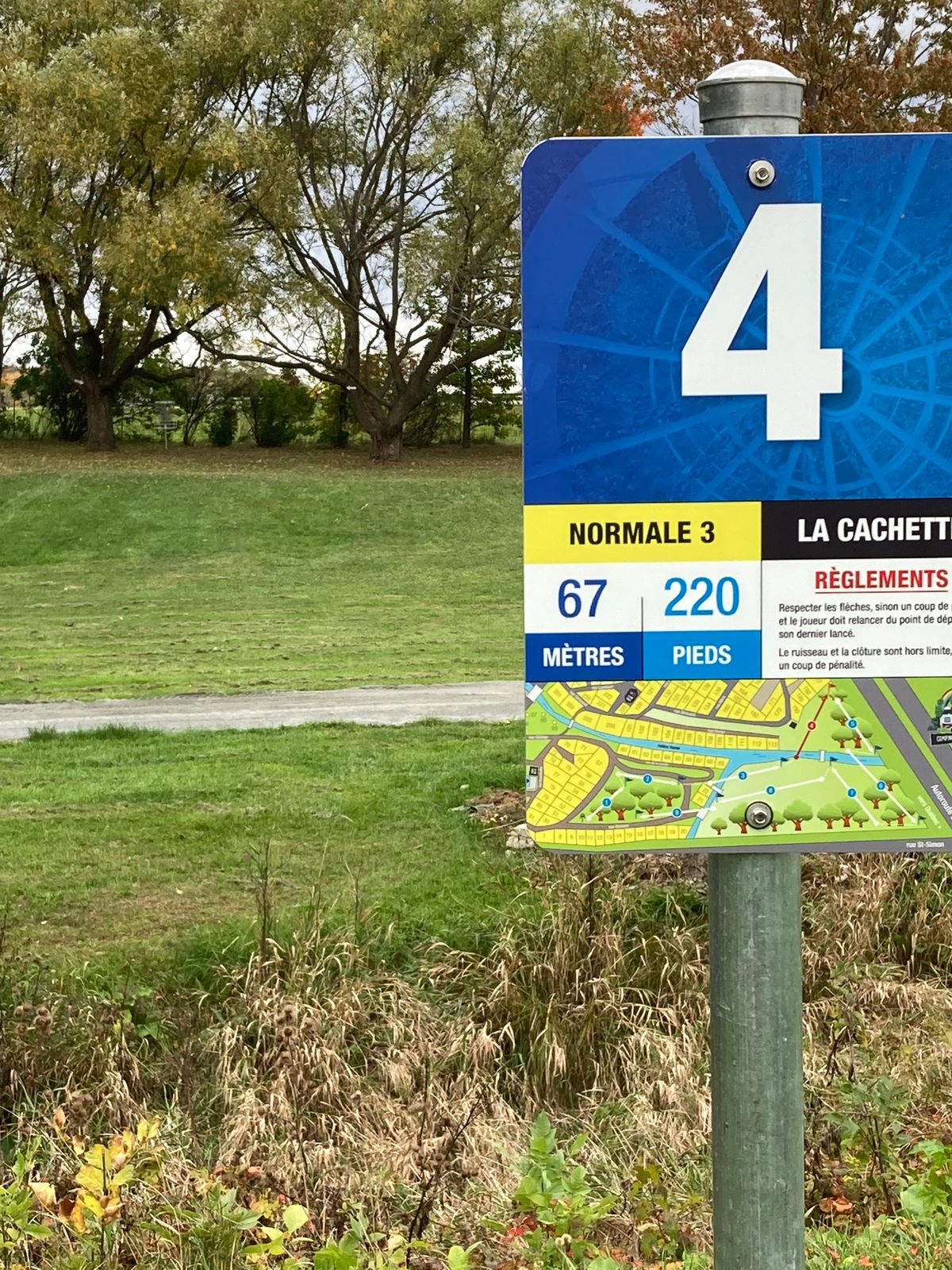Départ #4, panier au fond du terrain près de la clôture