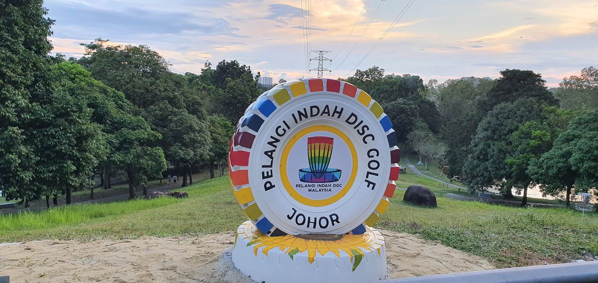 Pelangi Indah Disc Holf Course latest signpost, the first of it's kind for a disc golf course in Malaysia. Its truly our community project!