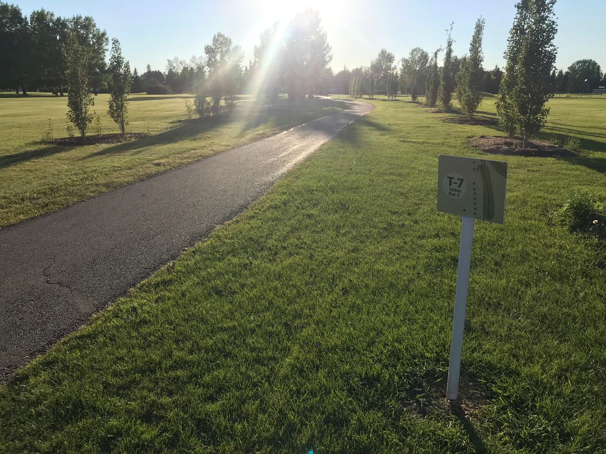 Hole 7 tee pad