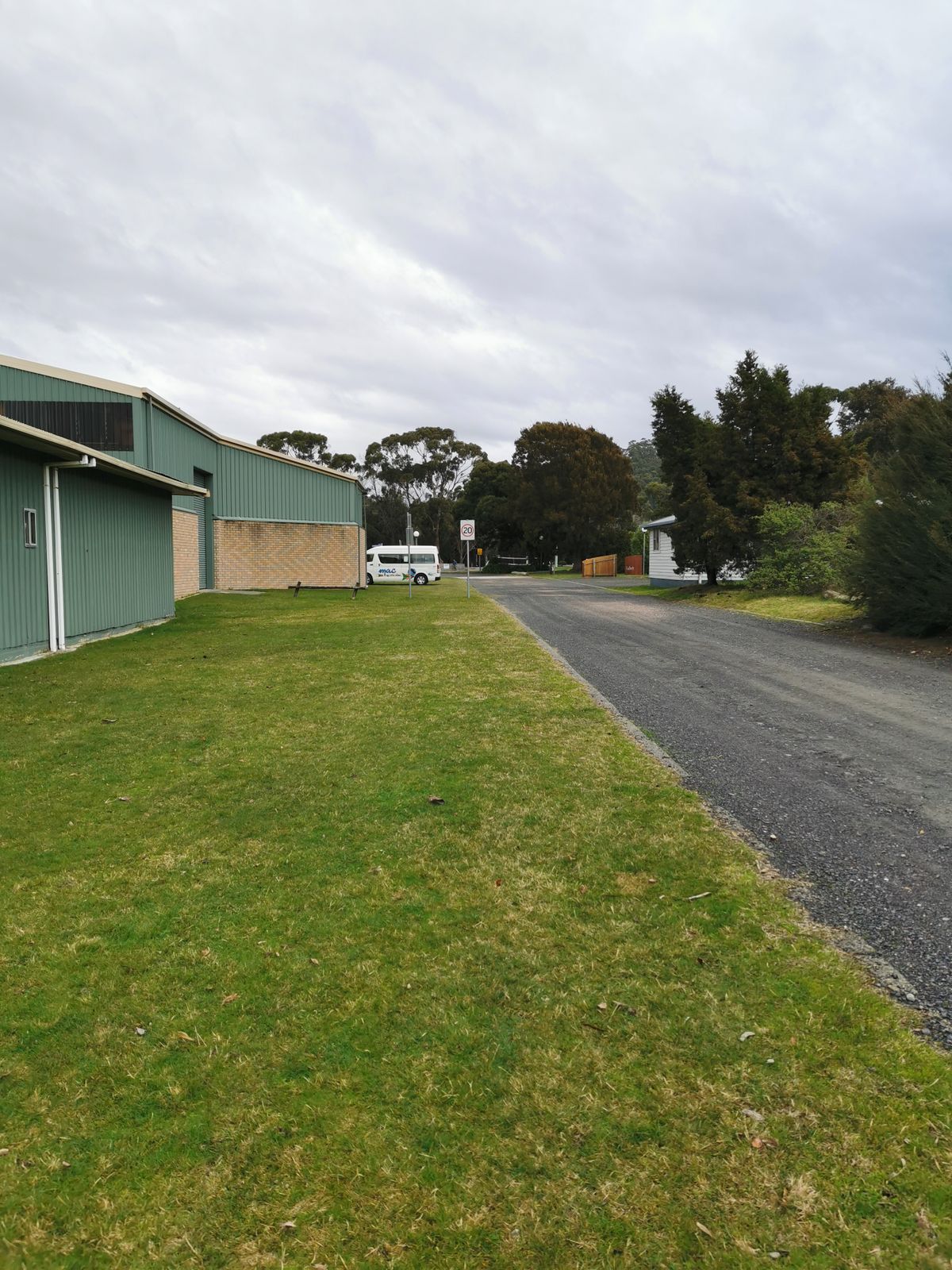 9th Fairway, very narrow. Caution buildings and road.