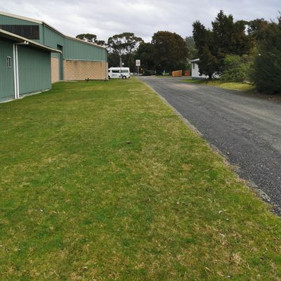9th Fairway, very narrow. Caution buildings and road.