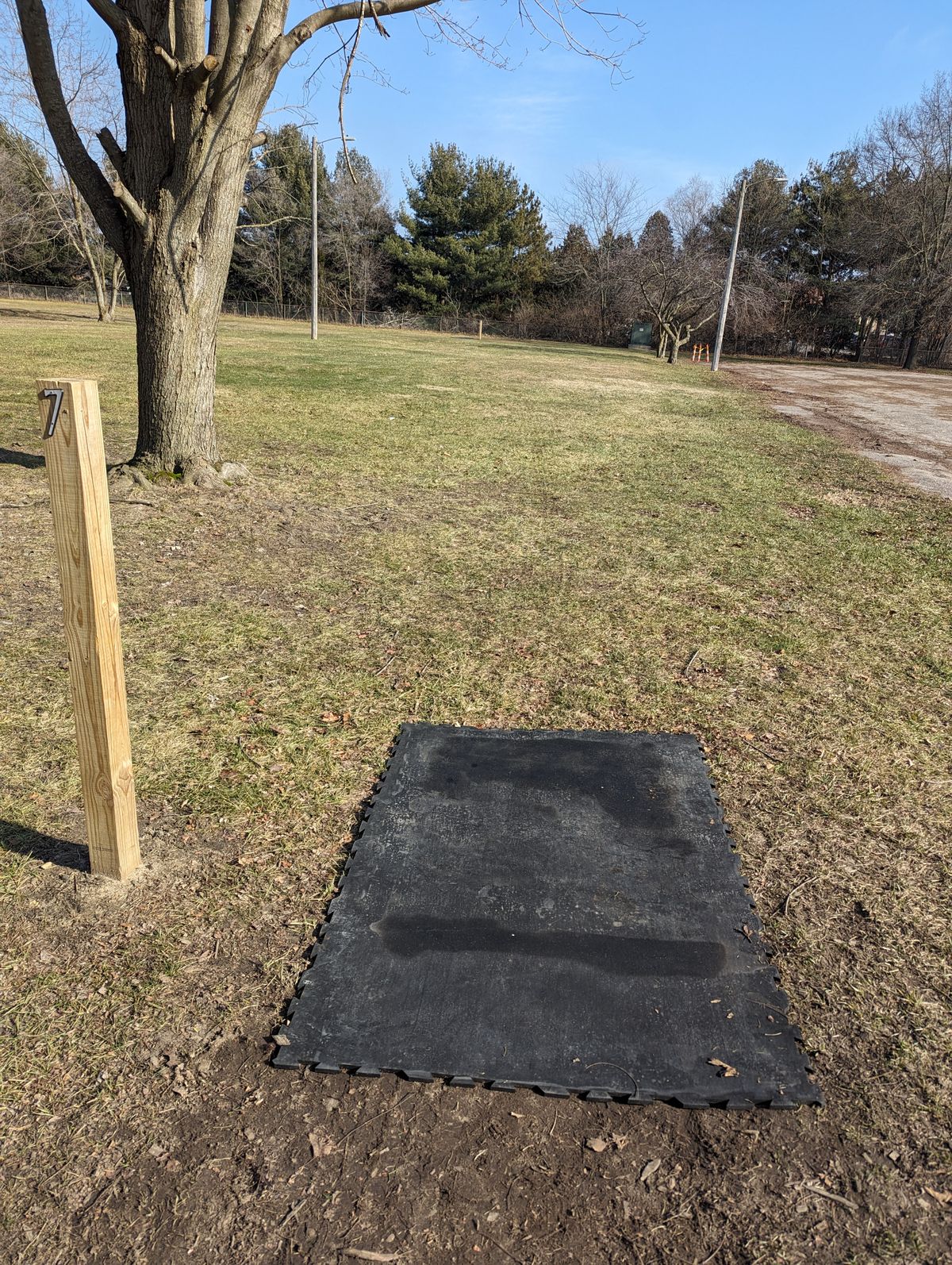 Tee Pad 07, mandatory to the left of the telephone pole.