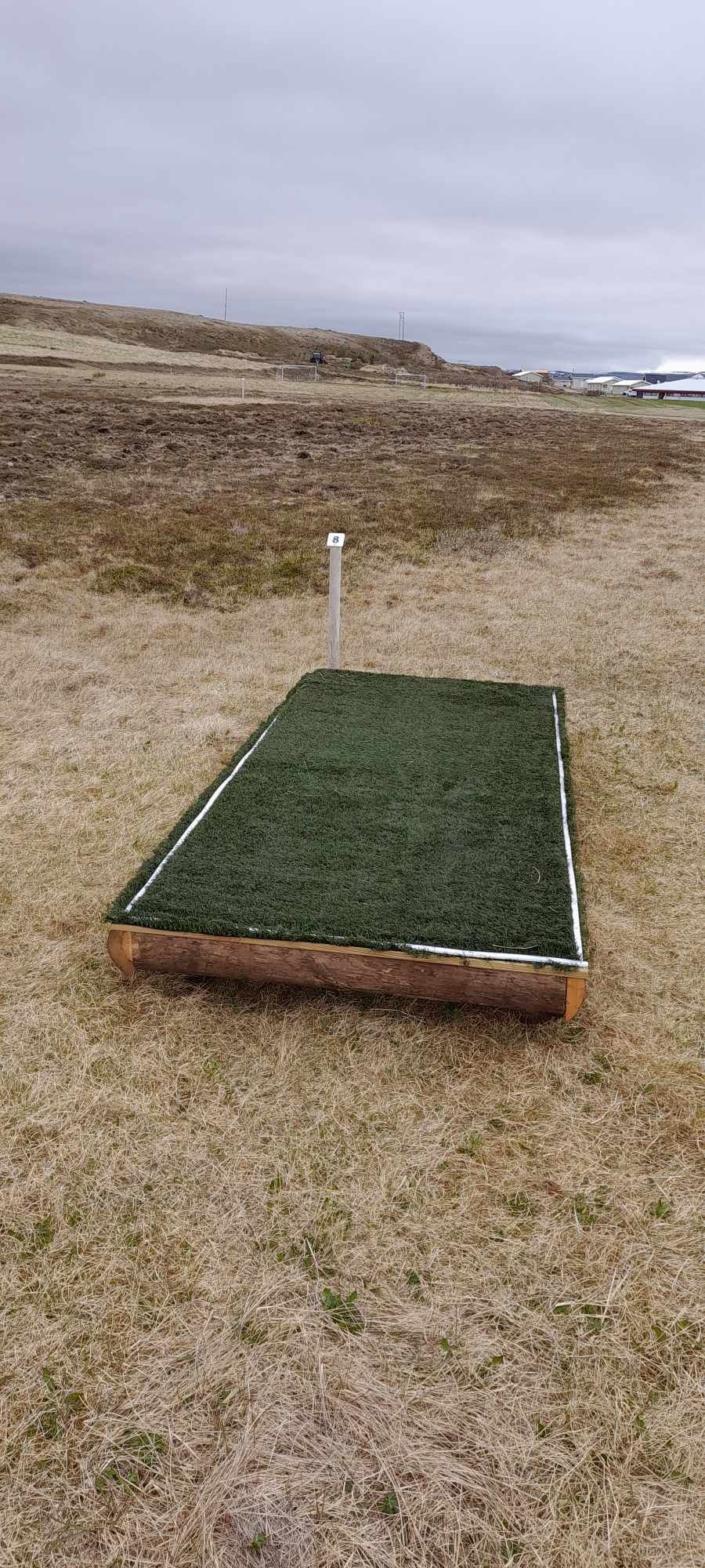 Hole 8 has á platform now2024