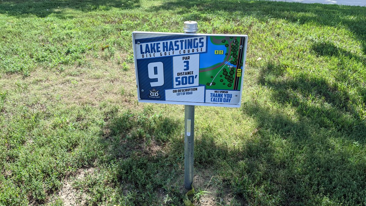 Tee sign Hole 9