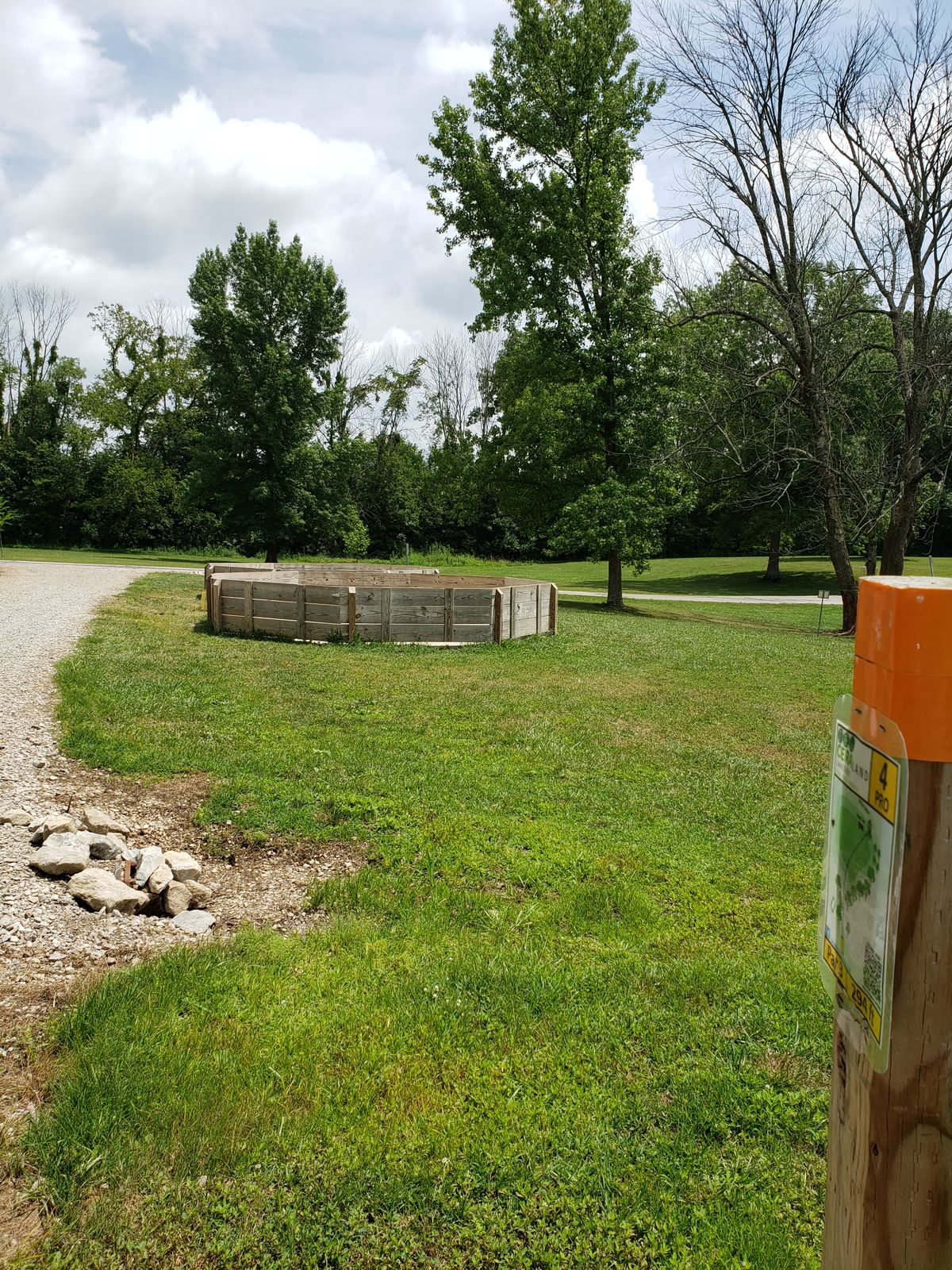 #4 Pro Tee Sign Post facing back toward playground.