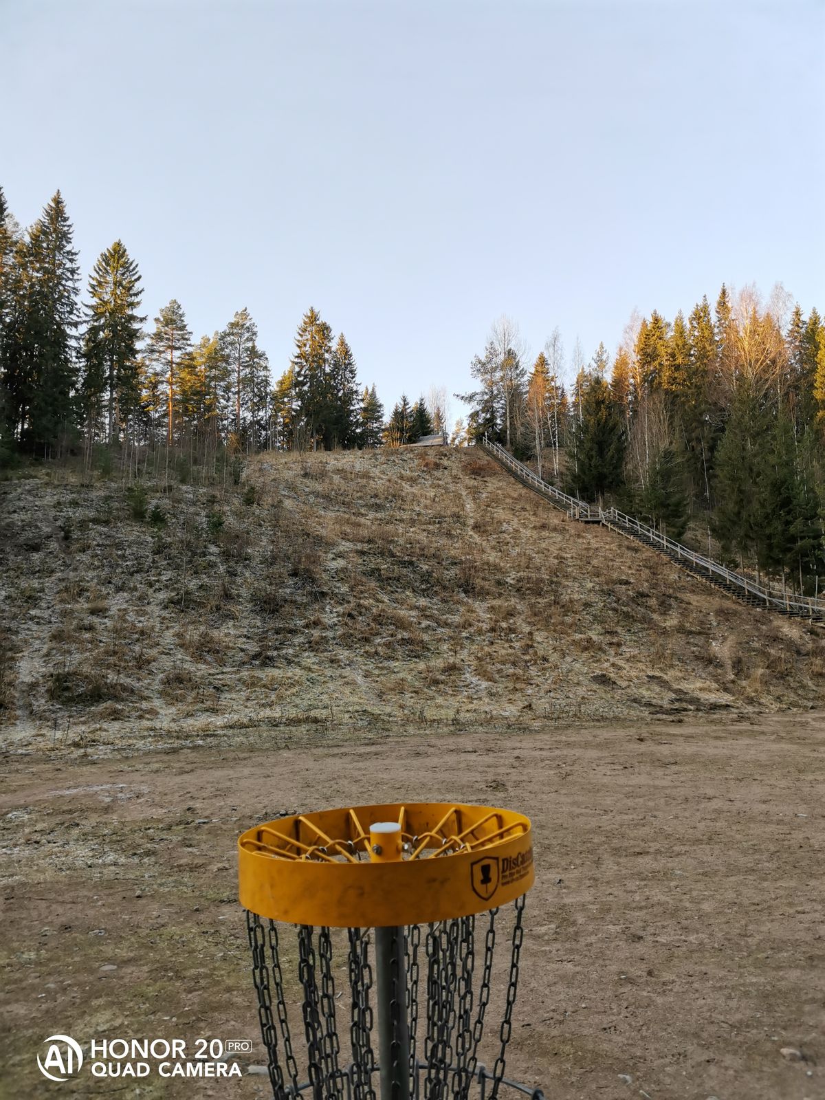 Ylhäältä heitetään. Loistava väylä.