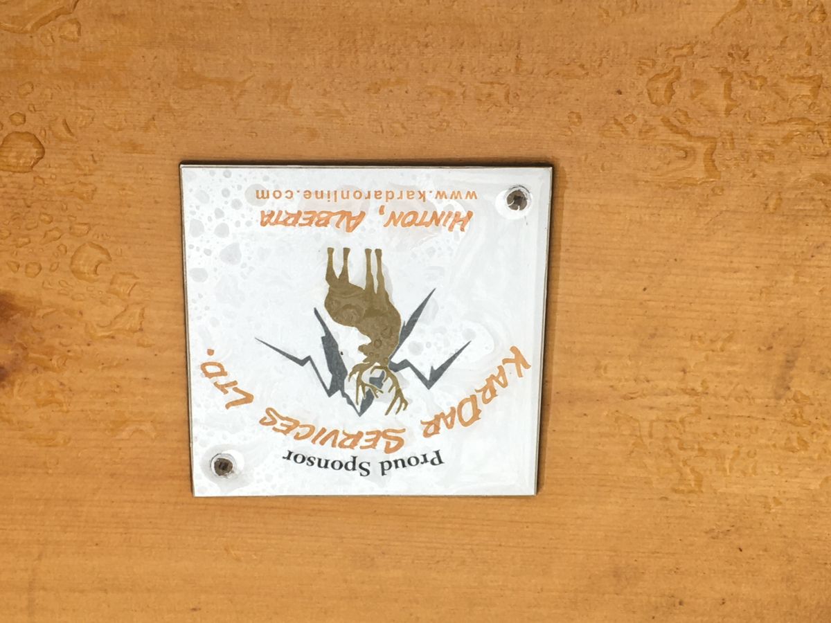 14.tee box 👍🇨🇦👍🇨🇦 awesome benches on every hole