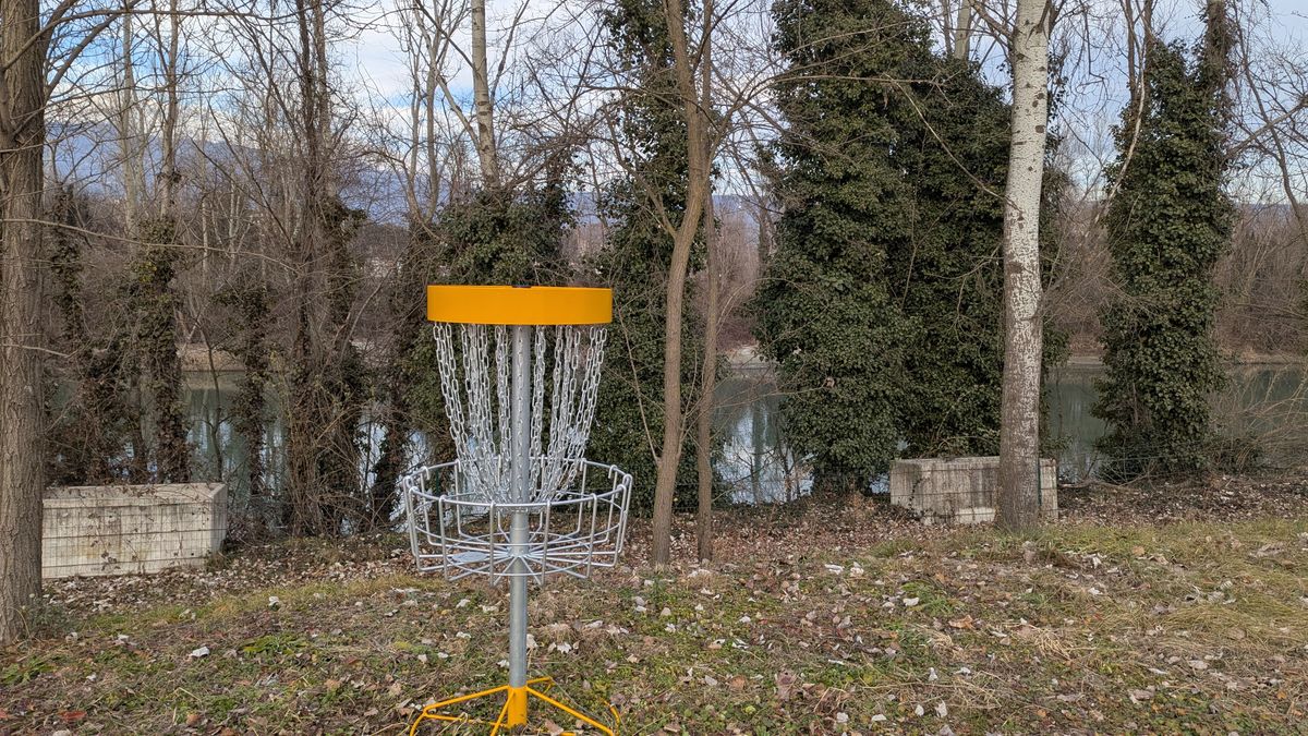 Hole 6 green with the river in the background