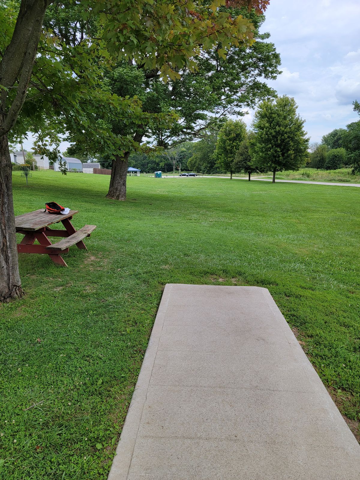 Hole 8 from the tee. No sign.