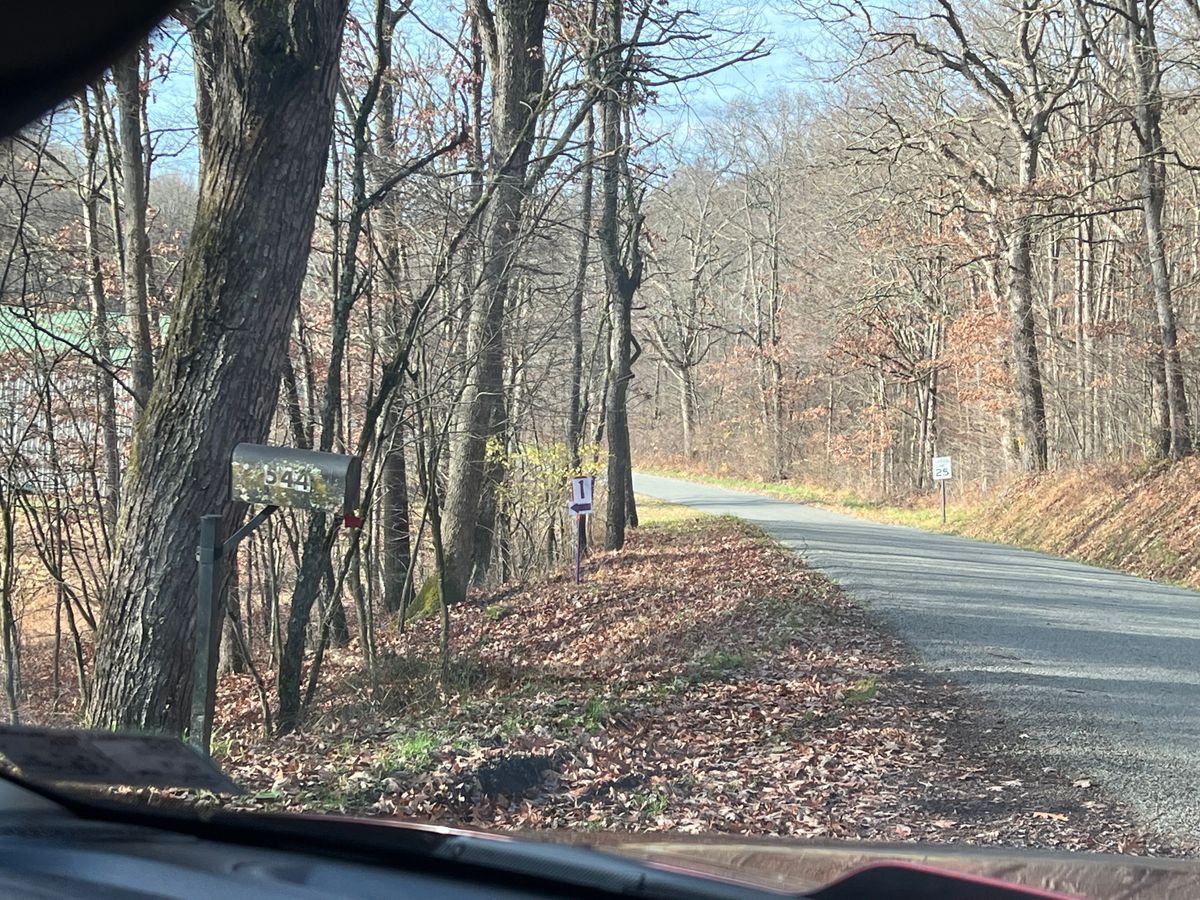 Hole 1 at the main entrance, so you park by the lodge and walk up.