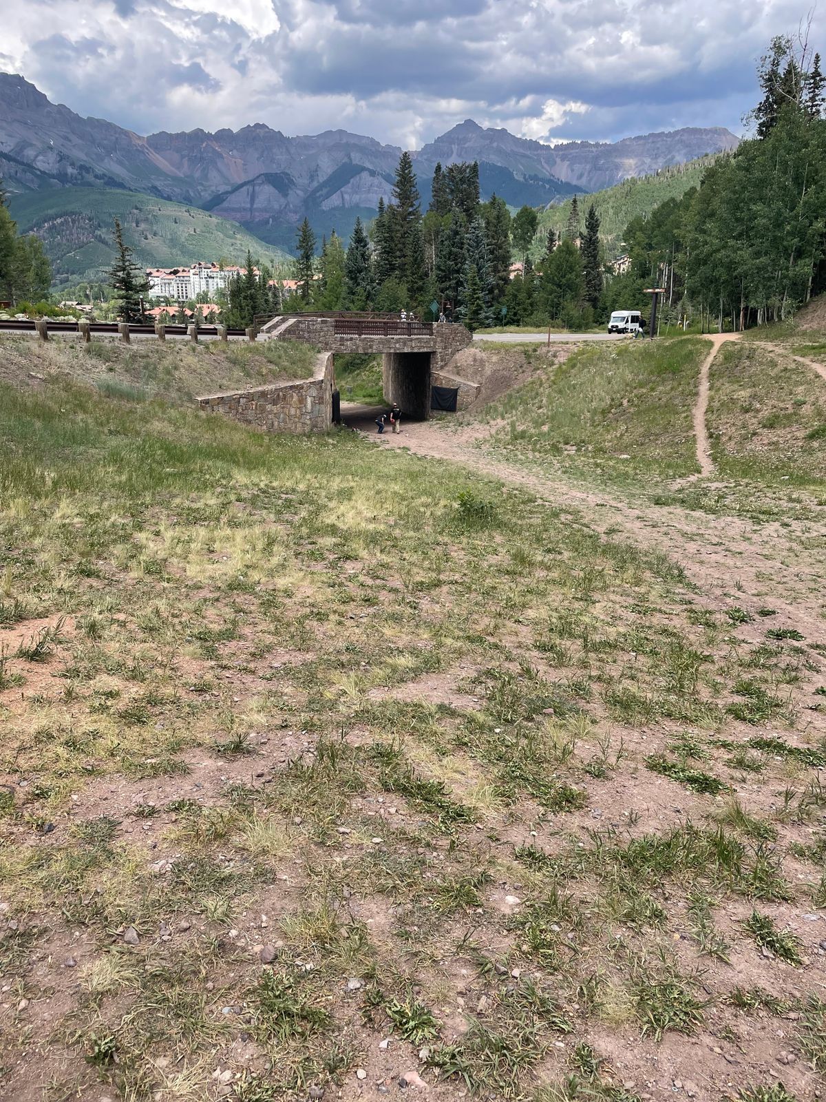 Hole 18 goes under the bridge