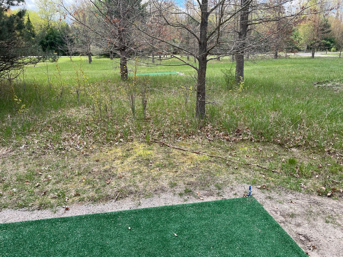 16s tee box is adjacent to 7s