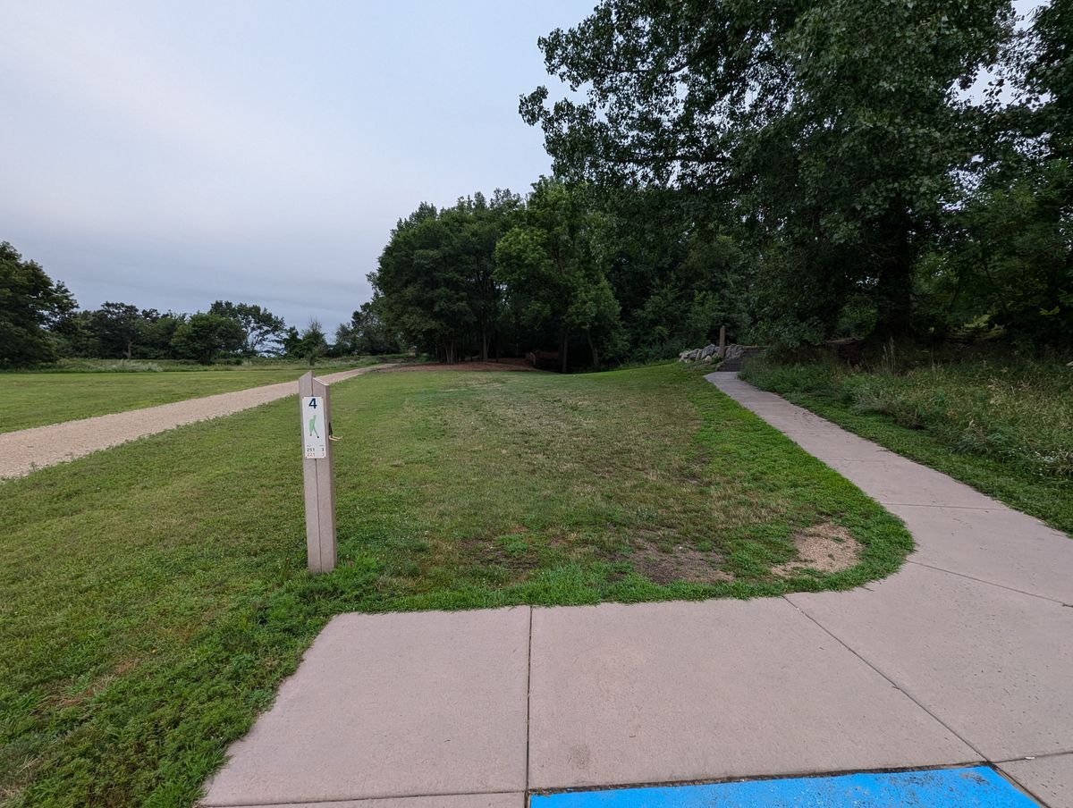 Hole 4 tee
