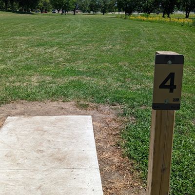 Hole 4. 514 ft, par 4.