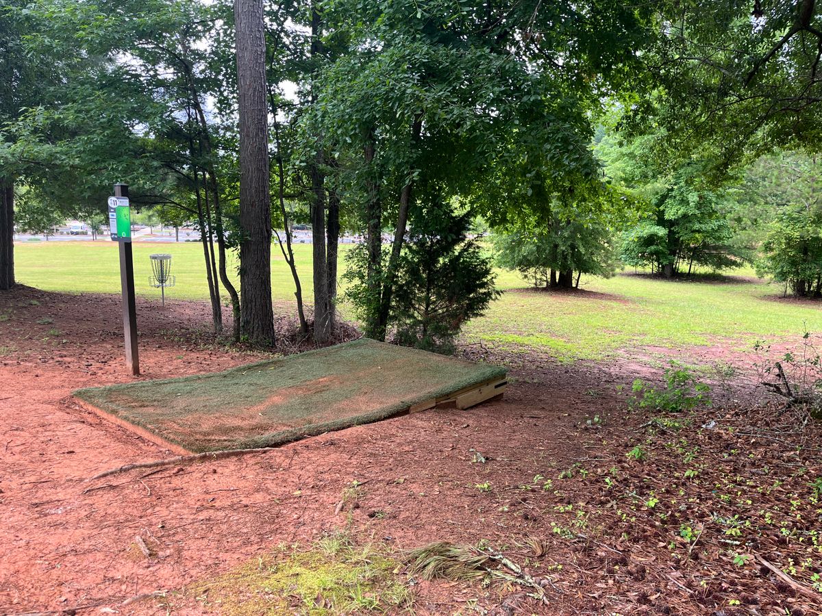 Hole 10 Tee Pad raised 10”