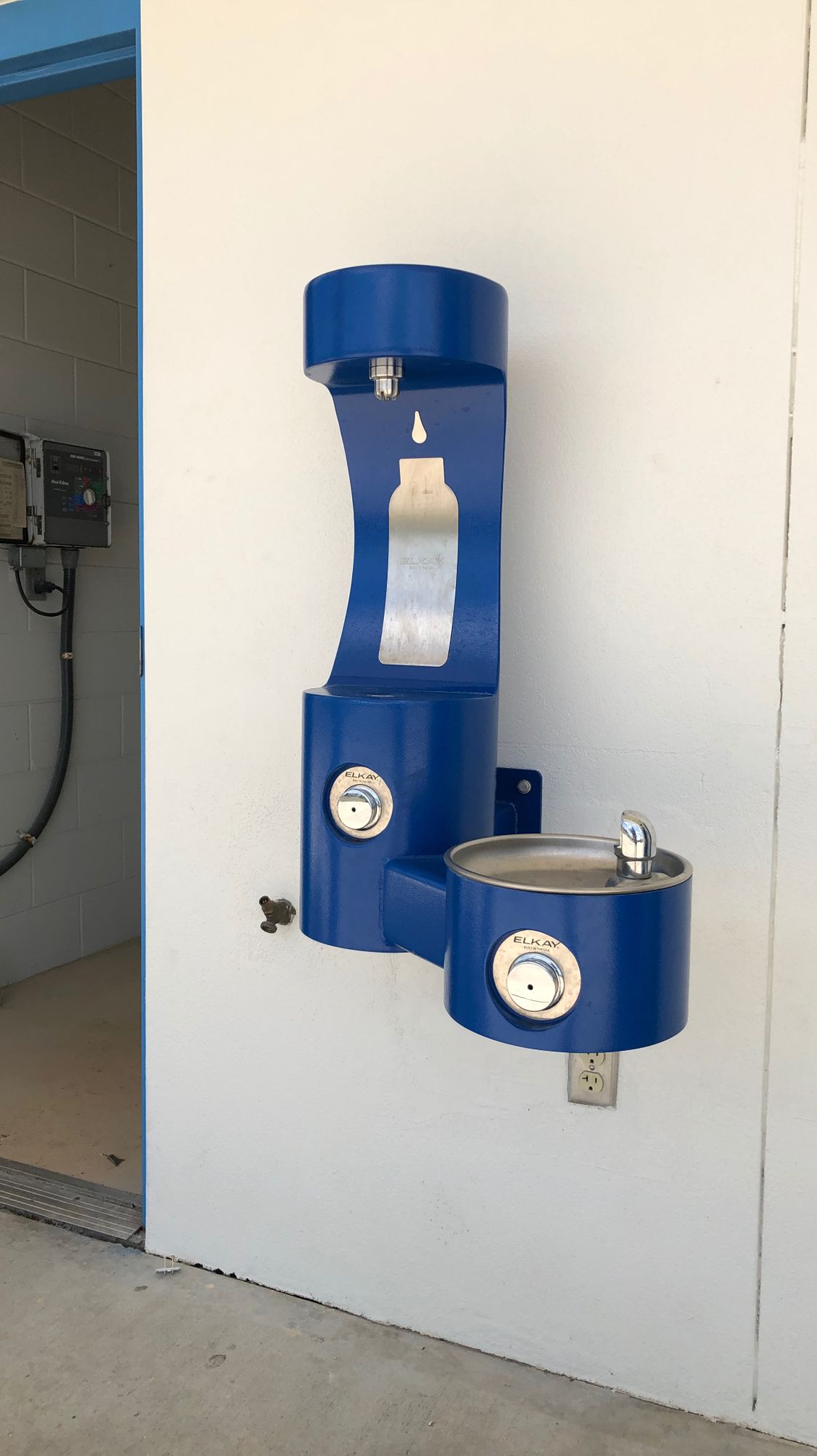 Hole #14 restrooms and has a nice water bottle station and fountain.