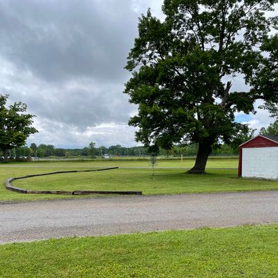 Hole 12: Railroad tie / dirt road island