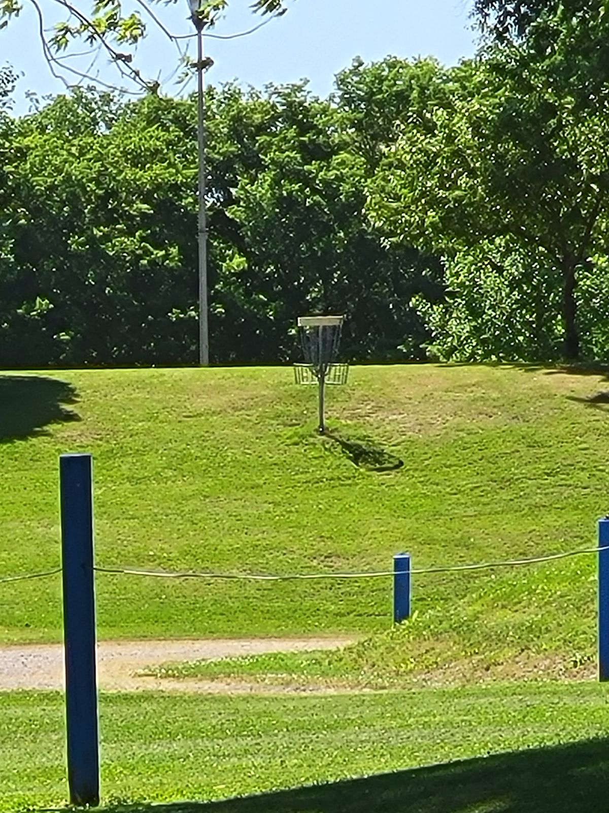 7 ALTERNATE.  Dogleg right around parking lot.