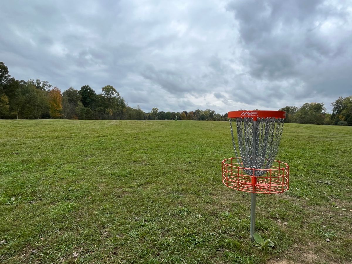 Hole 10, looking back at the tee. Wide open, slightly down hill shot, with a drop off 40’ behind