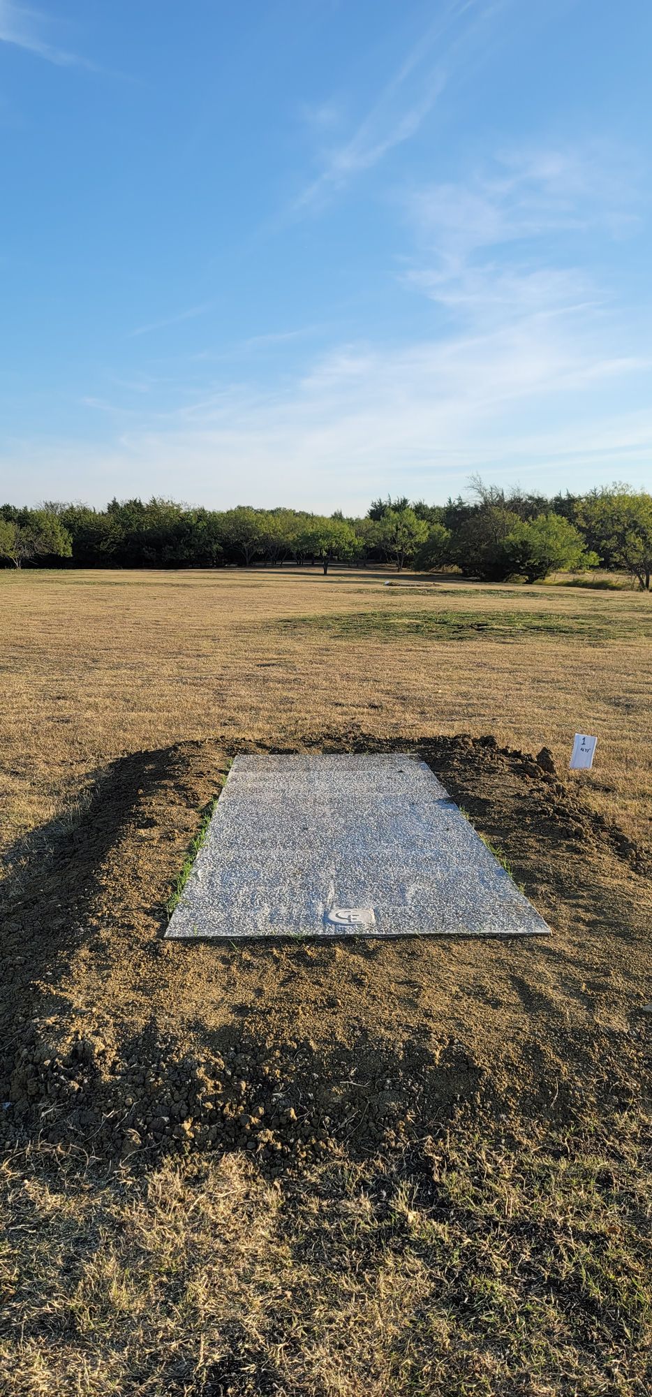 Hole 1 long tee,  why does this auto rotate incorrectly?