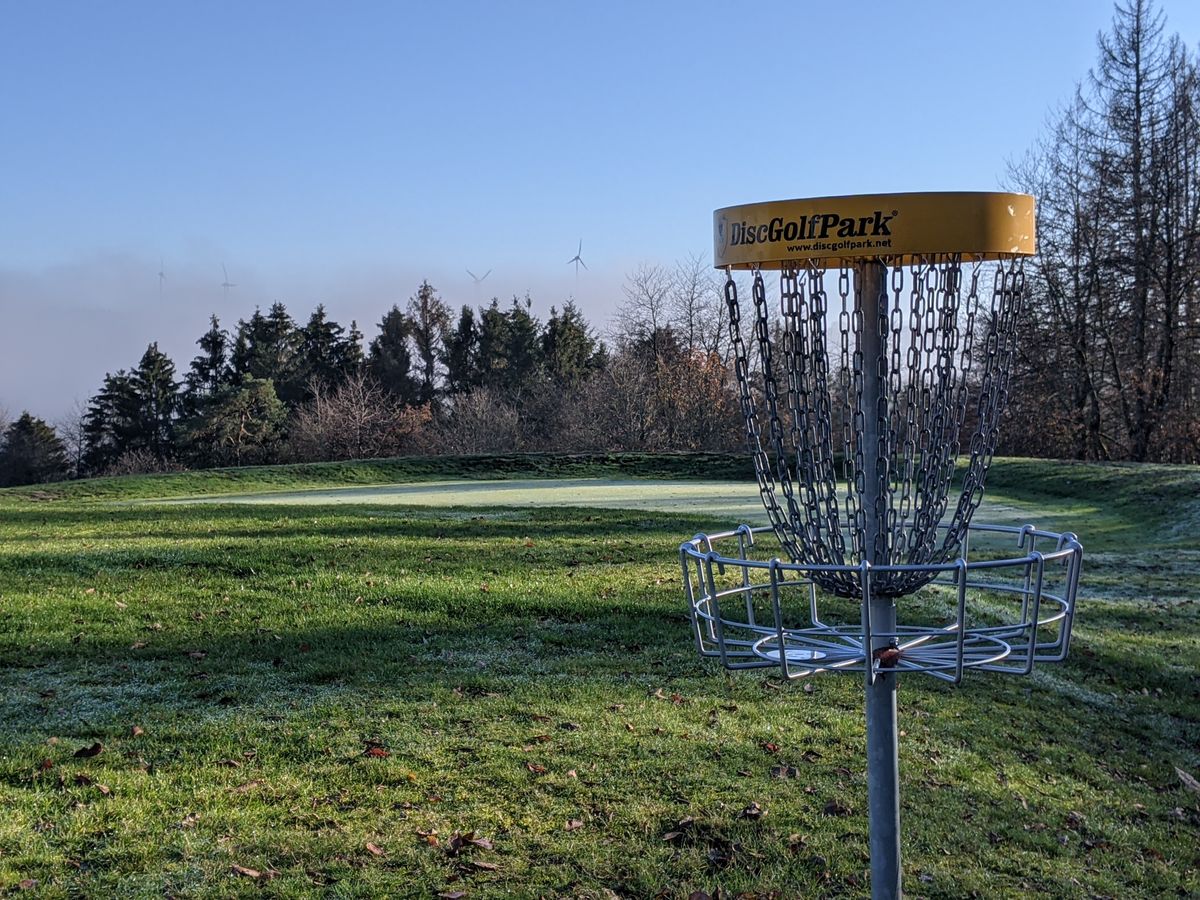 Short pin location of the par 5 hole 4, as seen from the right.
