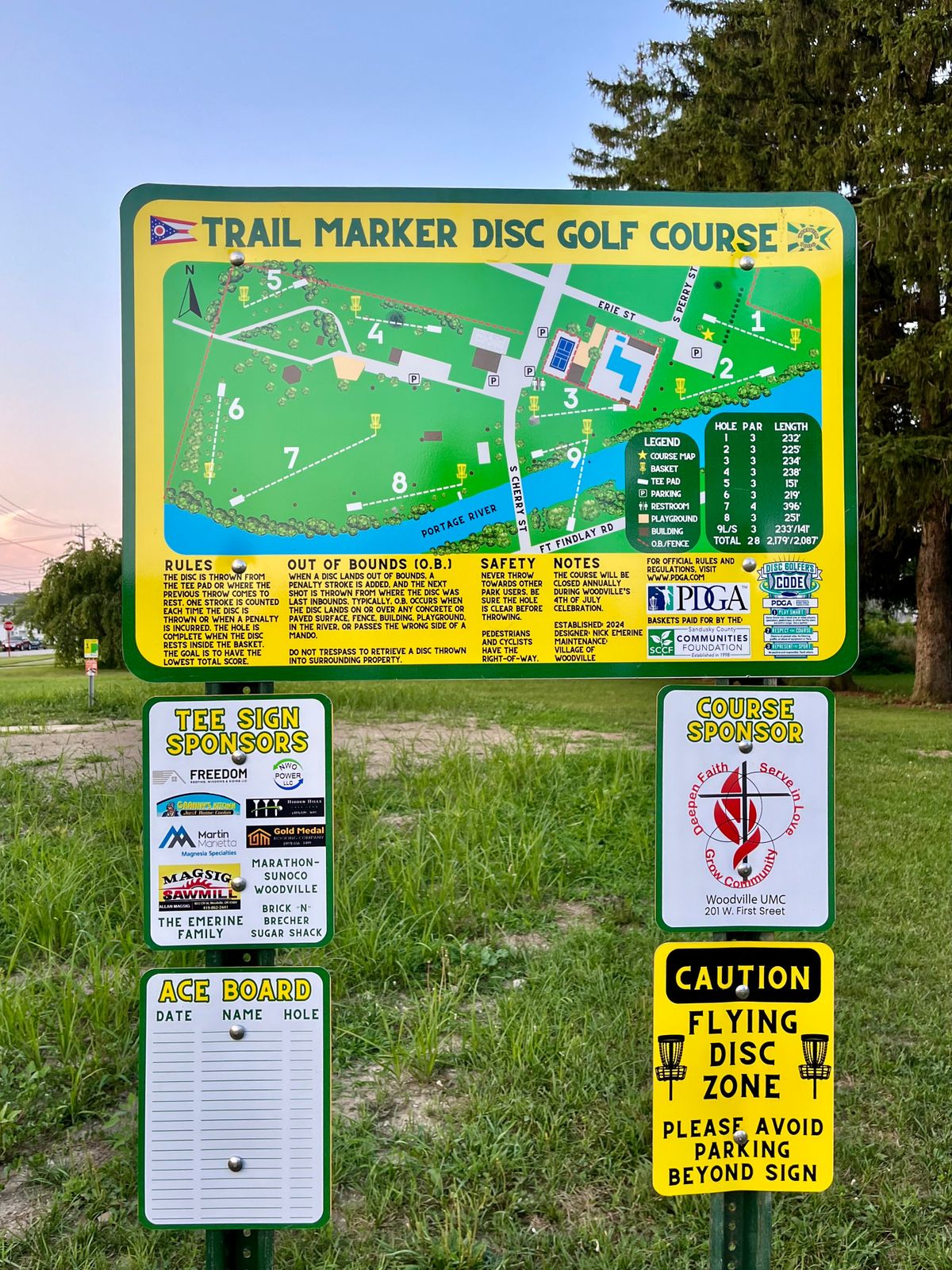 Course map with sponsors and an ace board where you can sharpie your hole-in-ones!