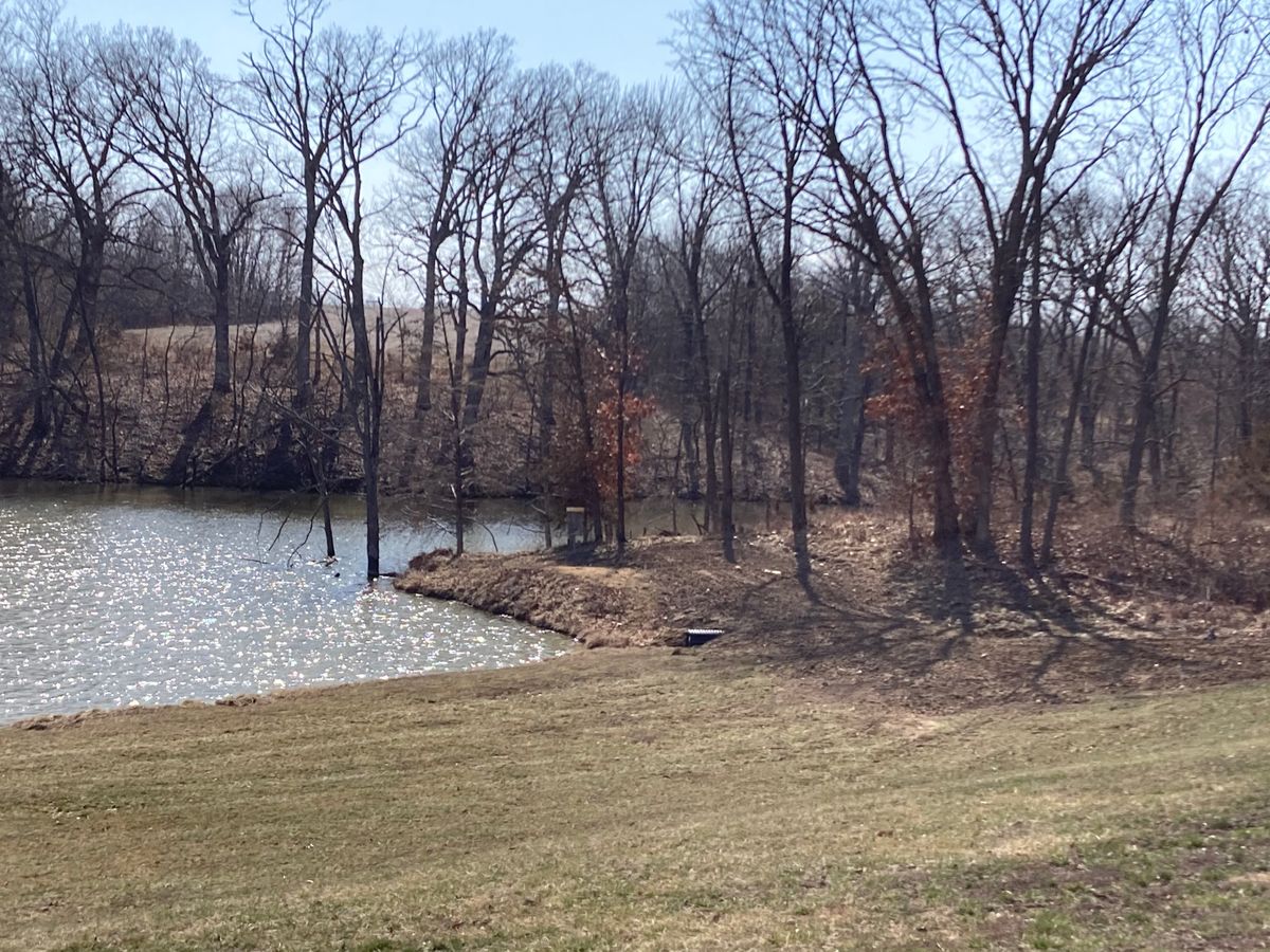 Beautiful course with lots of water hazards. Check this peninsula green.