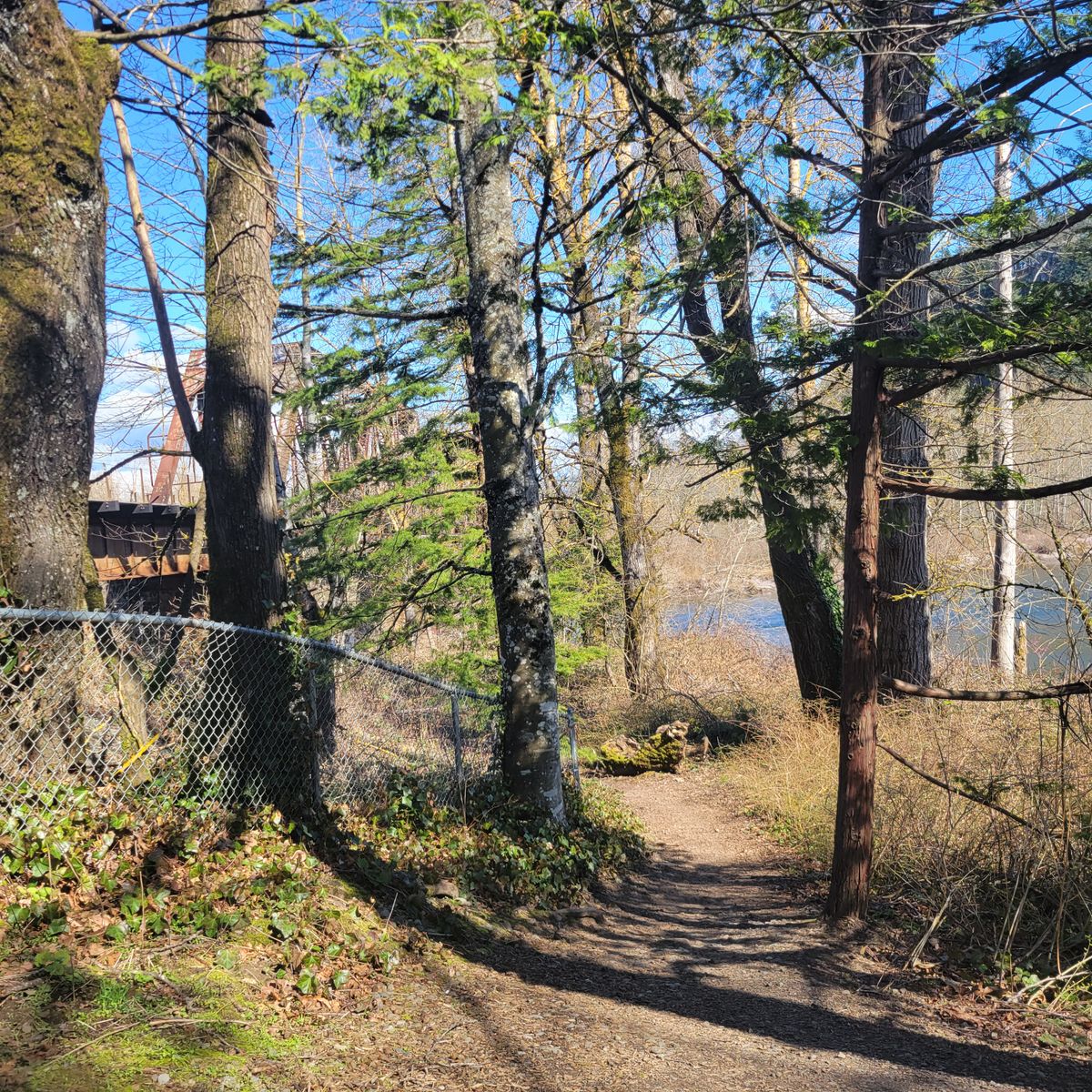 Entrance to the course,  past the beautiful Sandy River
