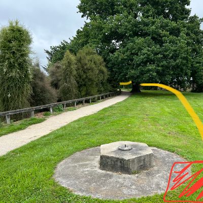 Tee example from Hole 6. All tees and baskets have photos with tee, path and target drawn on for easy navigation 