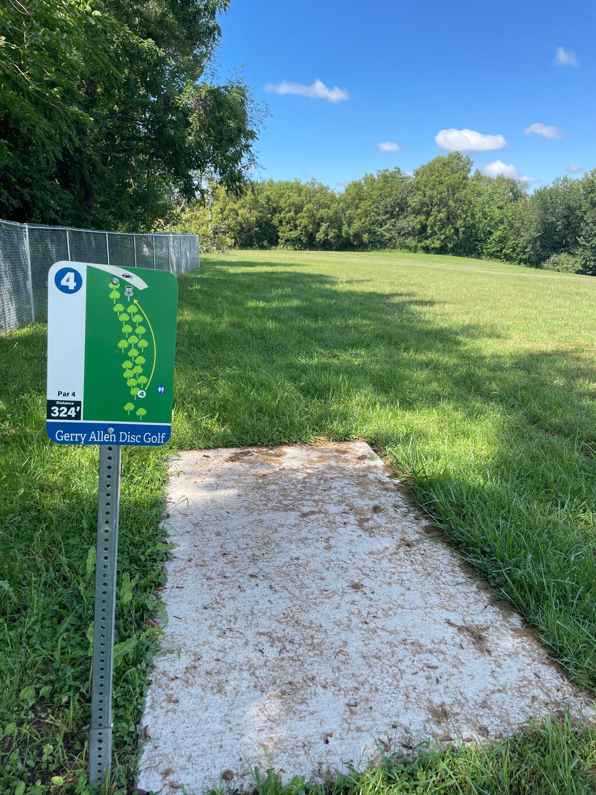 Hole 4 tee