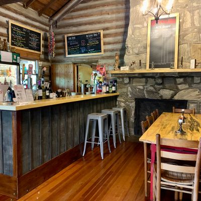 19th Green ;) Tap Room, Bottle Shop, Soda Shop, Snack Bar