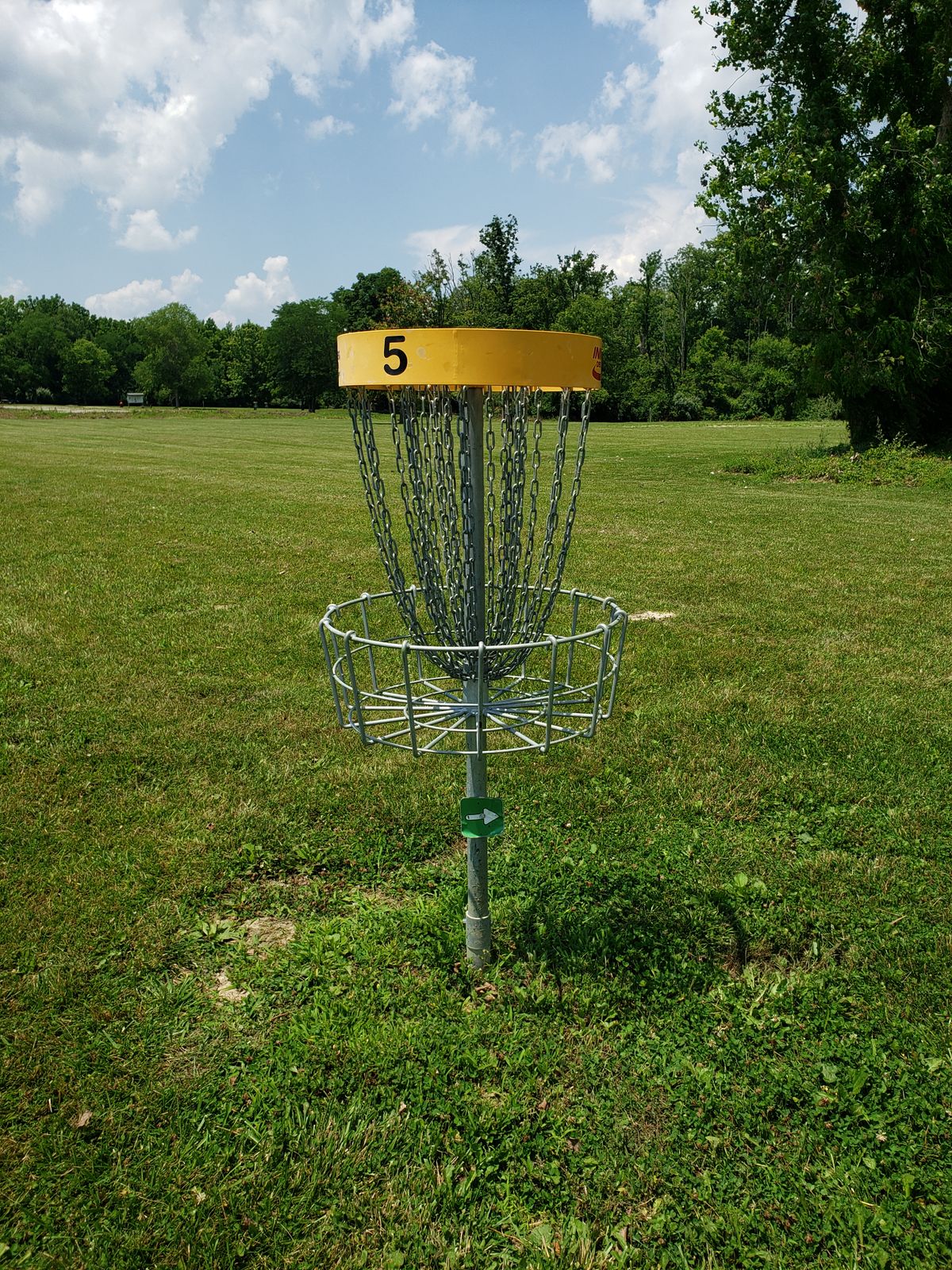 #5 Basket with misleading directional arrow. Path to #6 Tee-Pad is directly across street from #5 Basket.