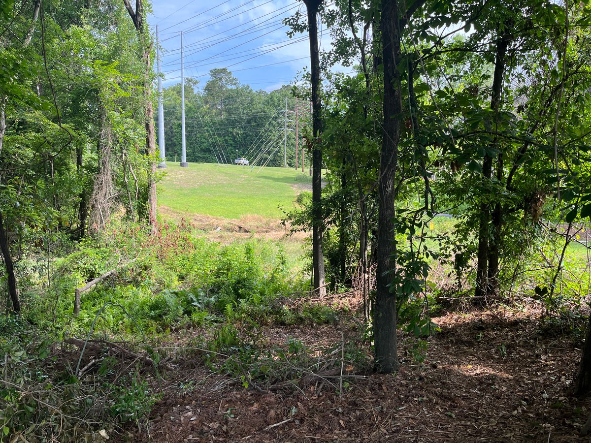 Careful on the walk down on #11, she’s a steep decent.