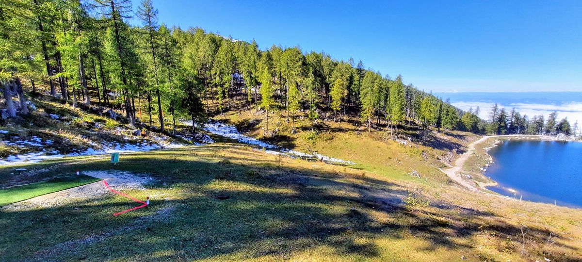 EuroTour 2021 layout with tee 12 (basket in the woods over the valley). Down right by the lake is hole 9 following the pathway.
