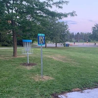 Hole 2 teepad with hole 9 basket behind