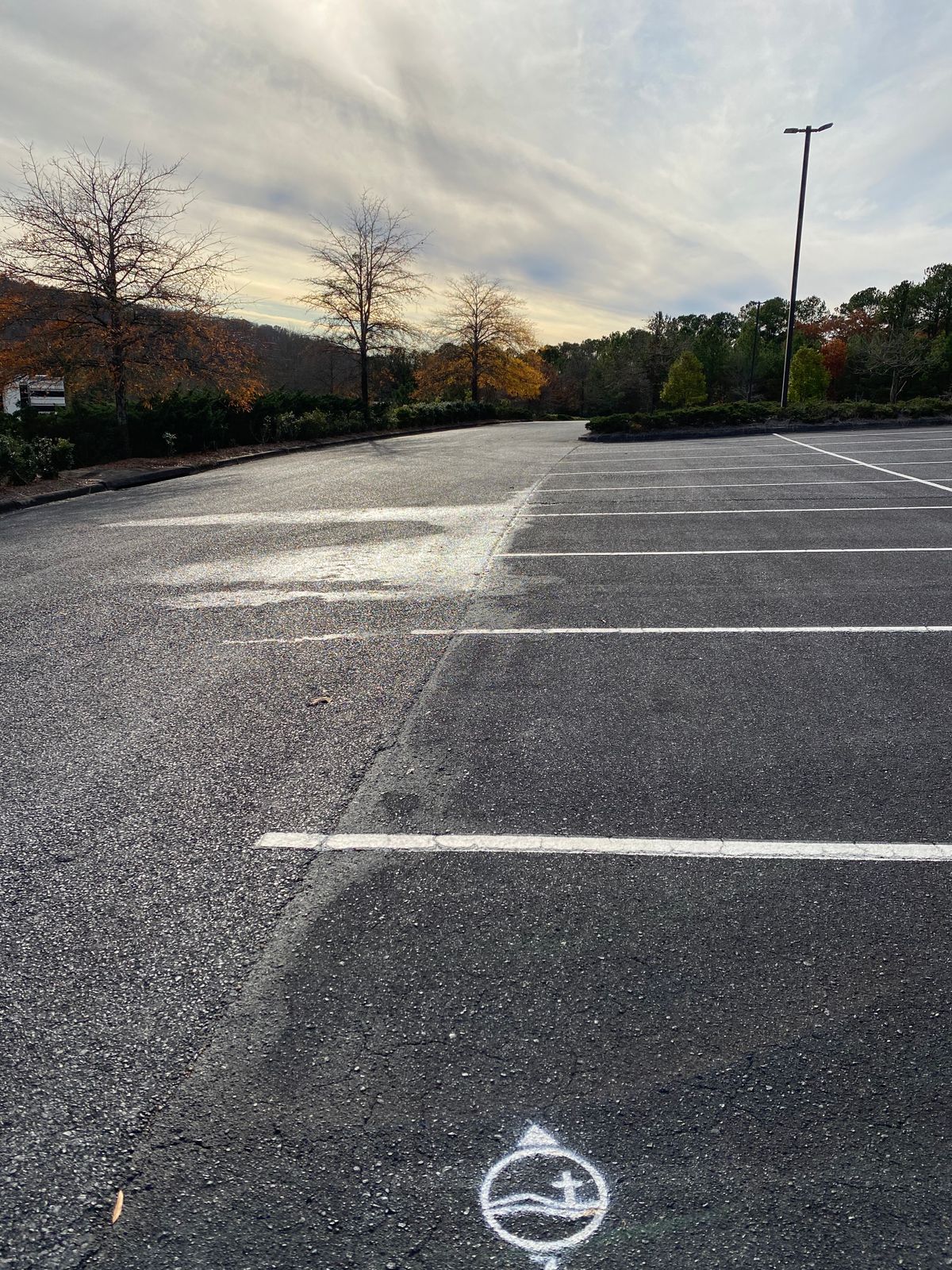 Tee 4. If you go off the parking lot to left you will be out of bounds. A lost disc or difficult climbing will result.