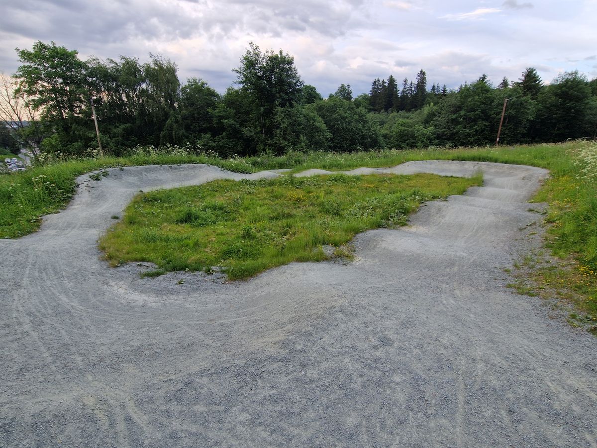 Sykkelbane (pumptrack) bak hull 1