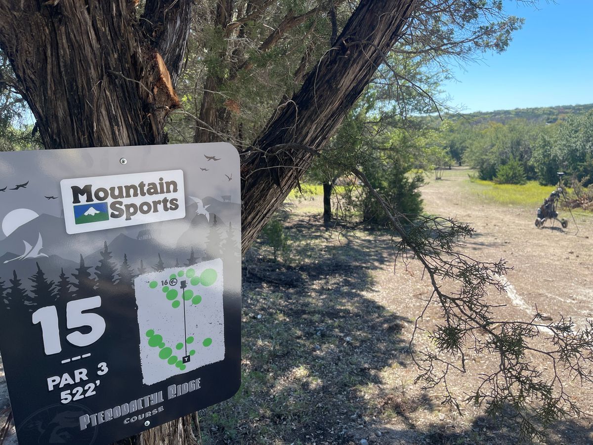 Hole 15, the last downhill bomber hole. Fun drives!