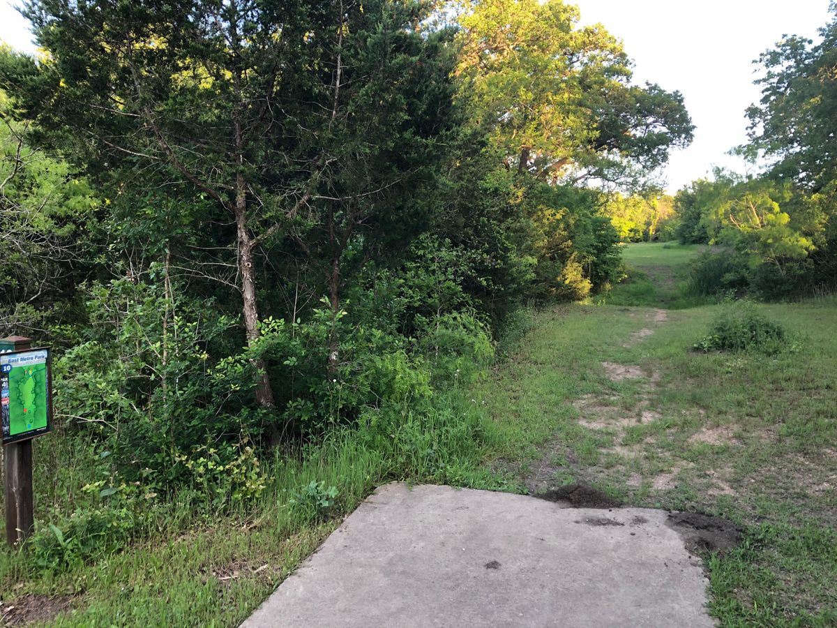 Hole 10 pro tee.