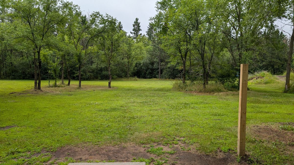 Hole 9 tee to small opening straight ahead