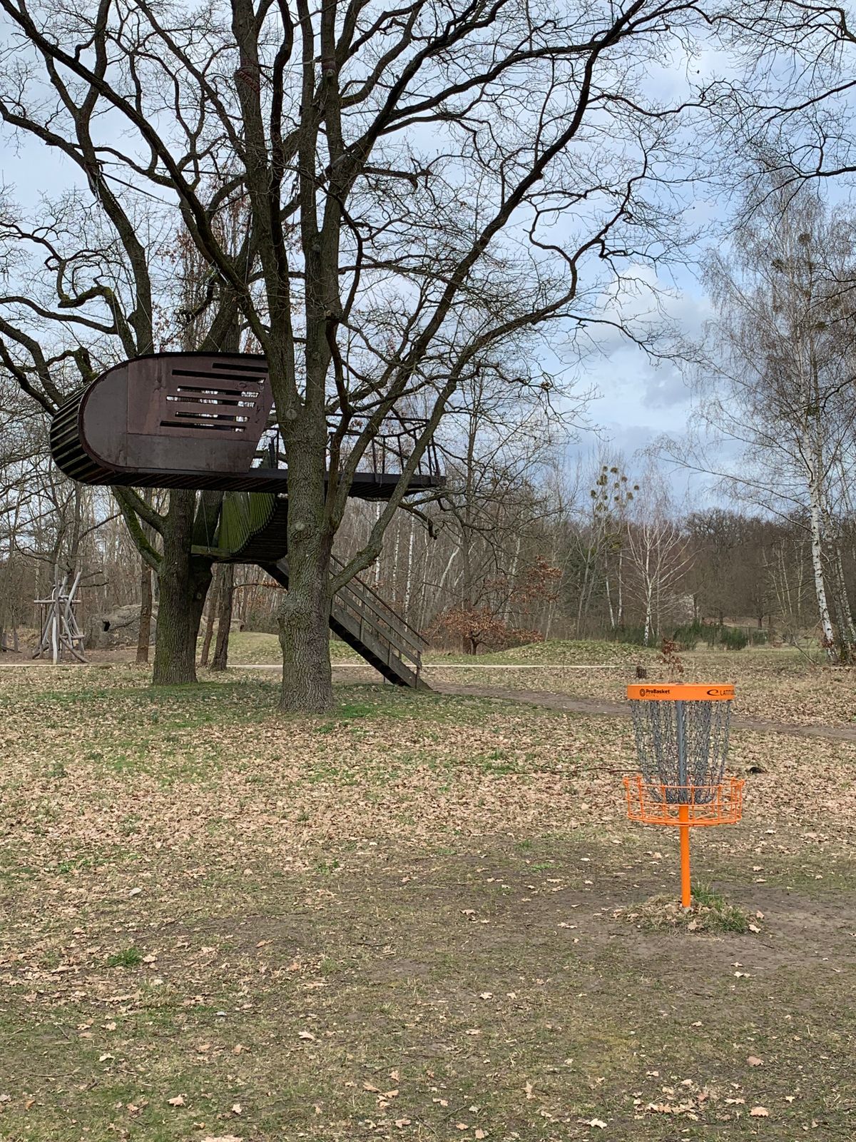 Hole 12 ..with treehouse 🪵