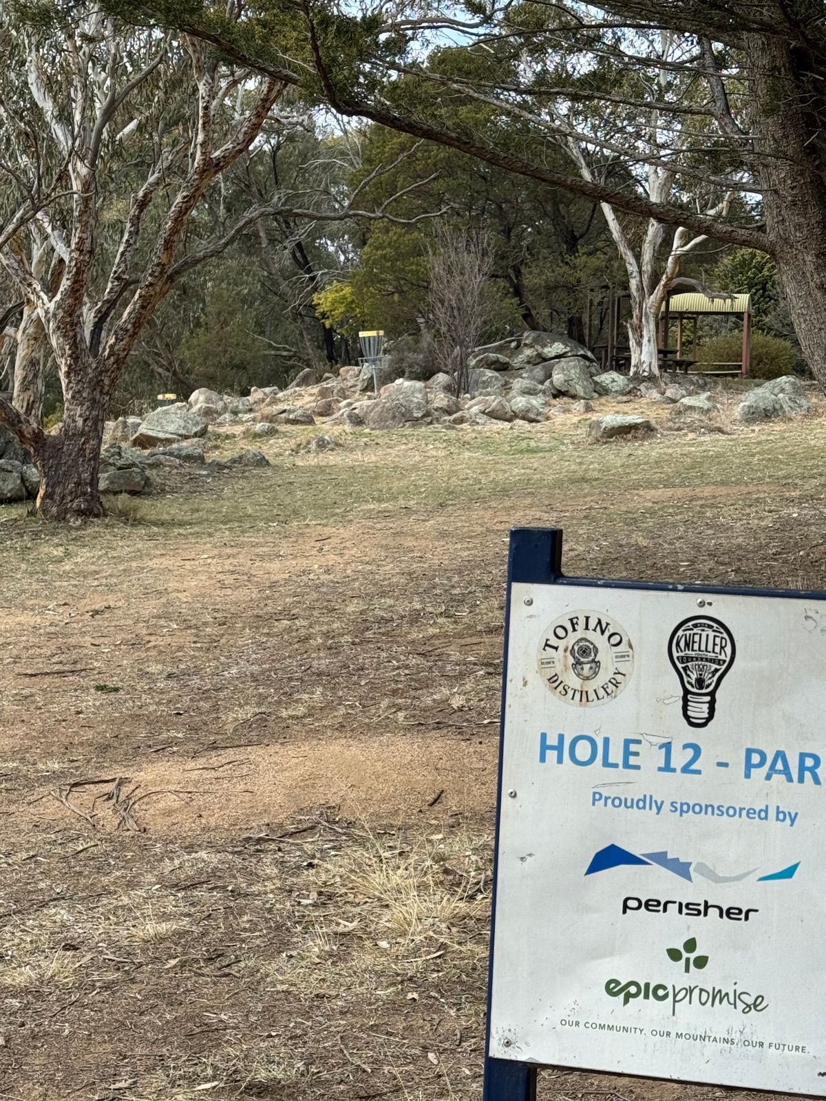 Hole 12, Tee tucked in the rocks