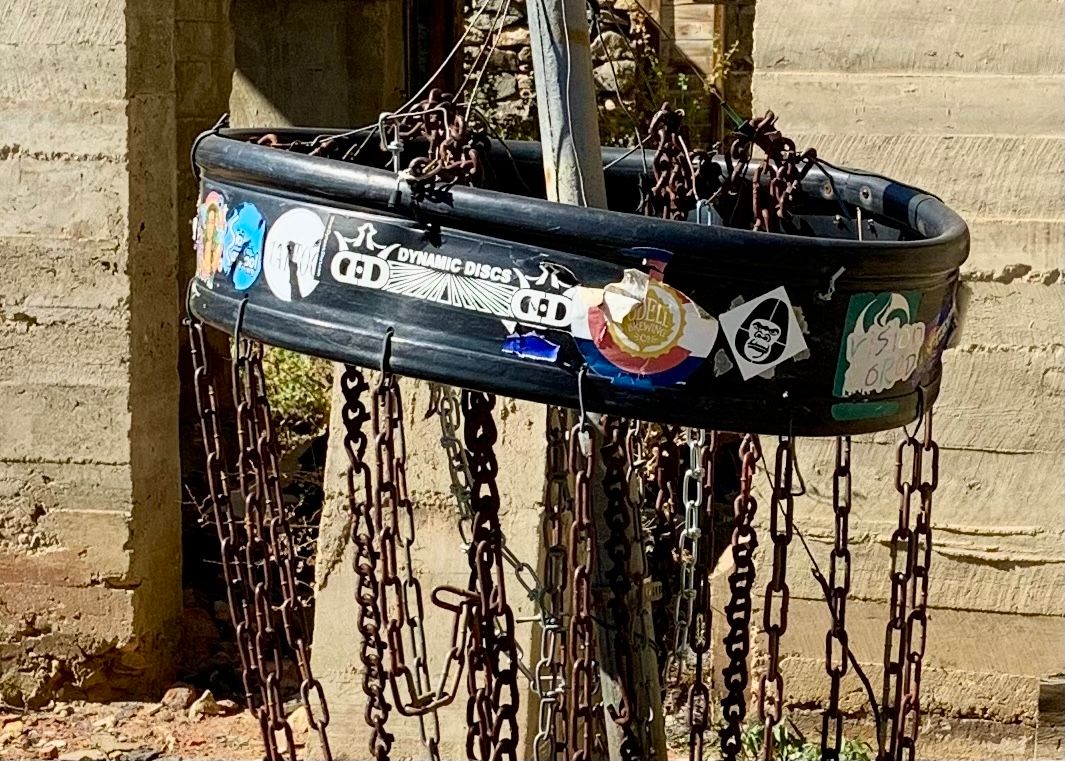 Dynamic Discs sticker on old basket.