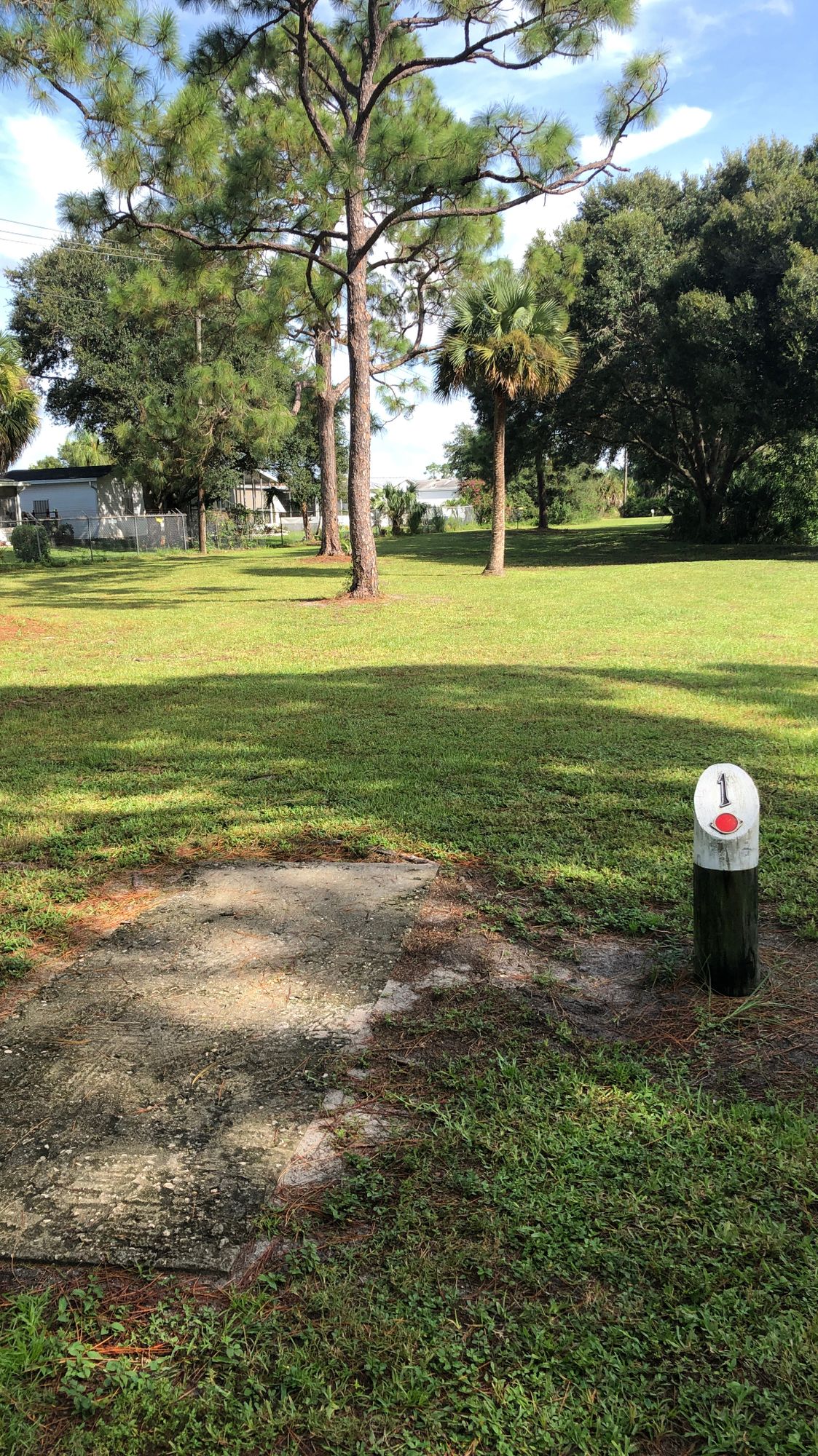 Hole 1 teepad, red tees