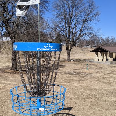 Tee 3 Basket